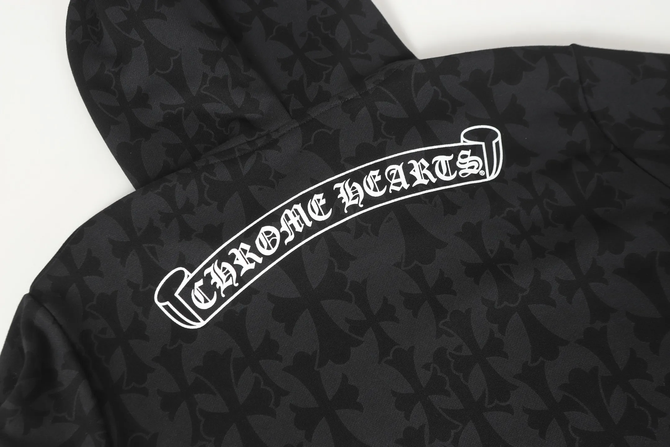 P280 #L3120 cross-border model. Those who pursue quality should not place an order. -Chrome Hearts/Chrome Heart Dark Pattern Cross✝️Horseshoe Sanskrit Hooded Sweatshirt -High weight, high density and high quality. The wool is soft, delicate and skin-friendly. It feels soft and silky. It has excellent warmth and skin-friendly properties.